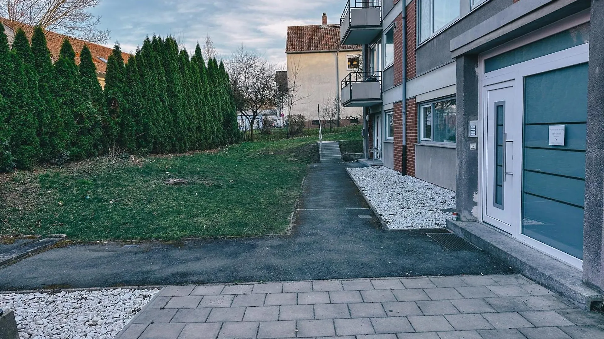 Sali-Bayreuth - Charming Apartment Near Zoo In Bayreuth With Terrace, Free Wi-Fi & 24-Hour Front Desk