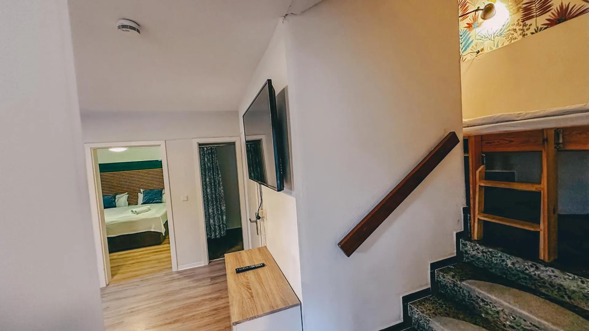 Sali-Bayreuth - Charming Apartment Near Zoo In Bayreuth With Terrace, Free Wi-Fi & 24-Hour Front Desk Tyskland