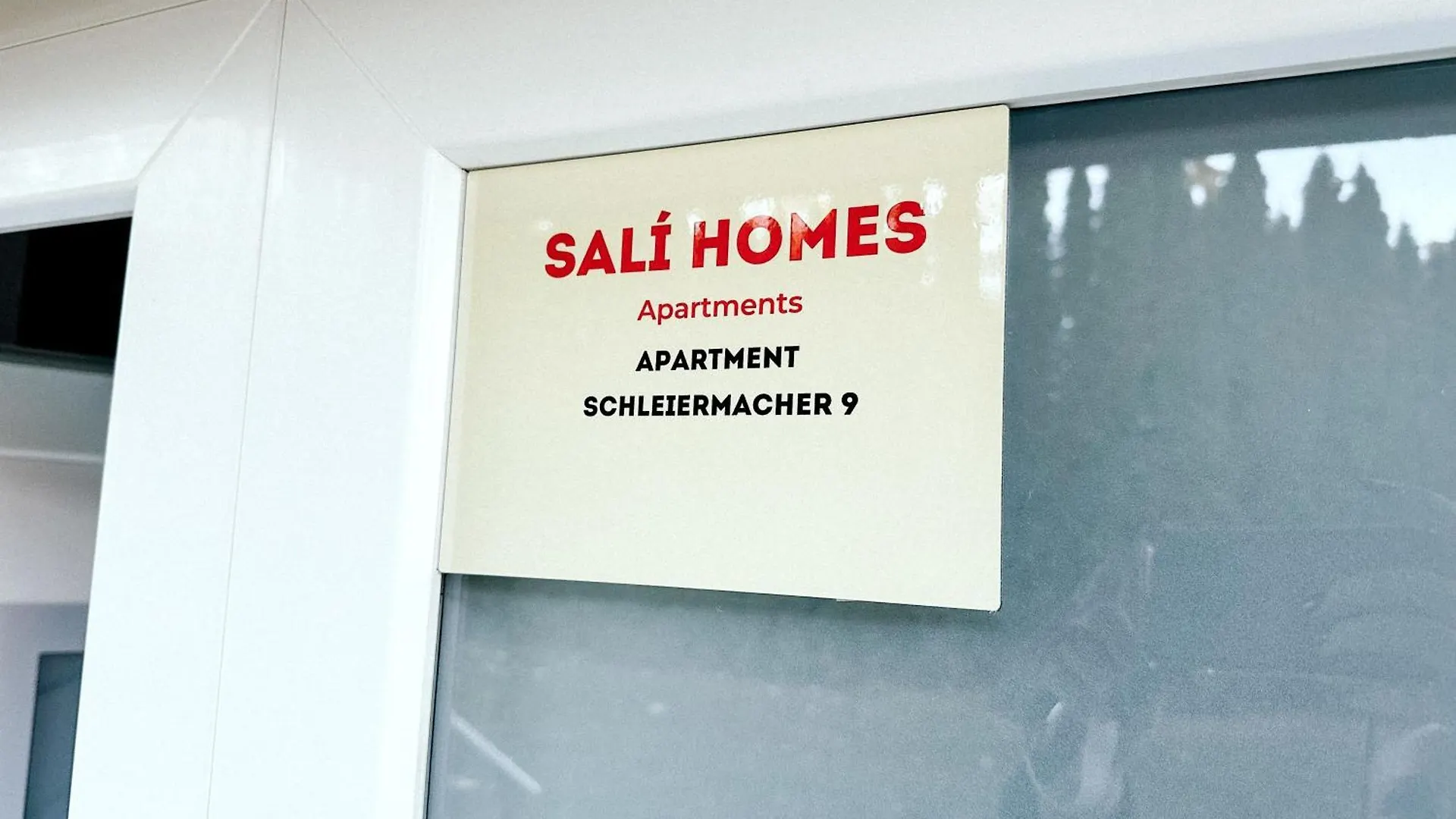 Sali-Bayreuth - Charming Apartment Near Zoo In Bayreuth With Terrace, Free Wi-Fi & 24-Hour Front Desk
